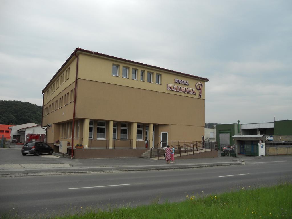 Motel Madona Μπάνσκα Μπίστριτσα Εξωτερικό φωτογραφία